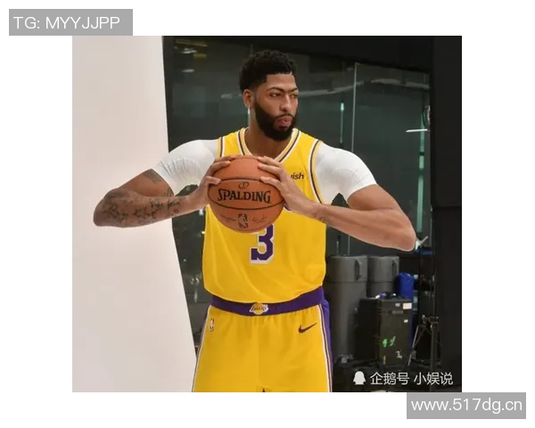 基德赞扬凯莱布马丁在防守和进攻中的出色表现与创造机会能力