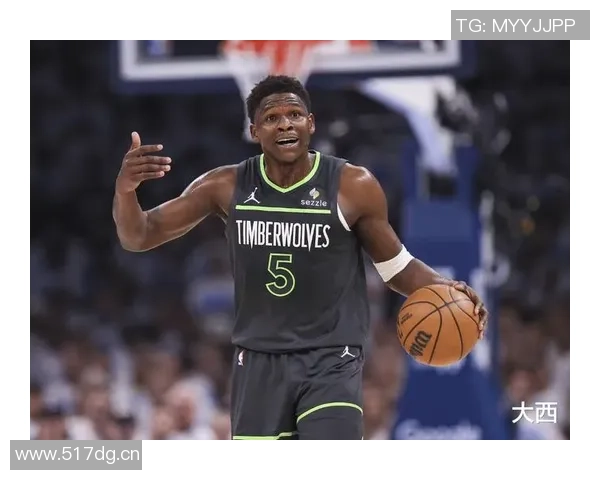 爱德华兹表现稳定半场10投5中贡献12分2篮板罚球命中率待提高